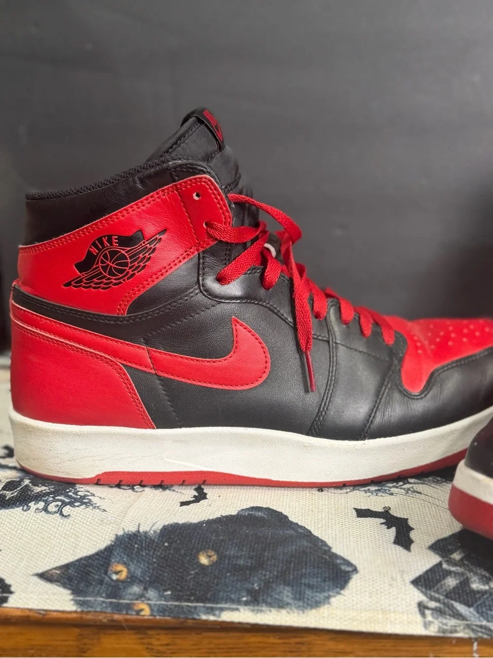 Nike Air Jordan 1 Mid Black Red Men’s Sneakers Size 12.5